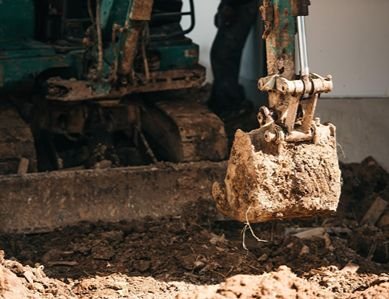 Wir führen Erd- und Baggerarbeiten für verschiedene Bauvorhaben aus und übernehmen auch notwendige Schachtarbeiten für eine solide Vorbereitung des Grundstücks.