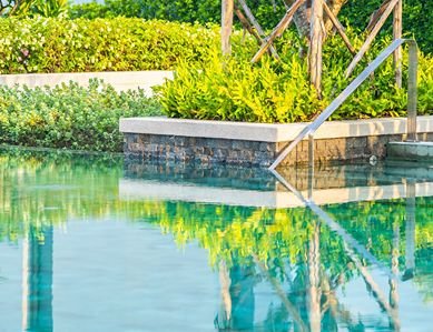 Wir übernehmen den Poolbau und gestalten passende Poolumrandungen für einen funktionalen und ansprechend gestalteten Bereich rund um den Pool.